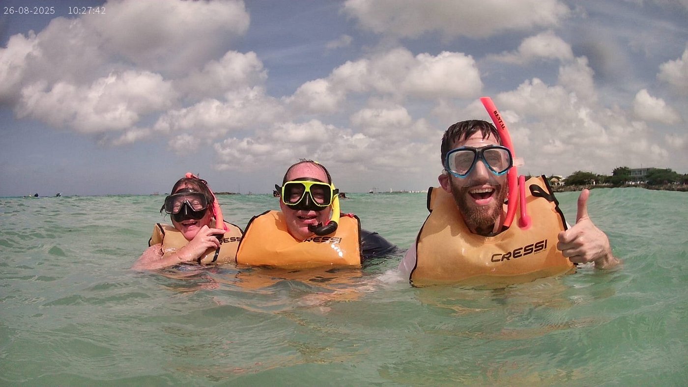 Happy snorkelers at the surface enjoying the snorkeling tour