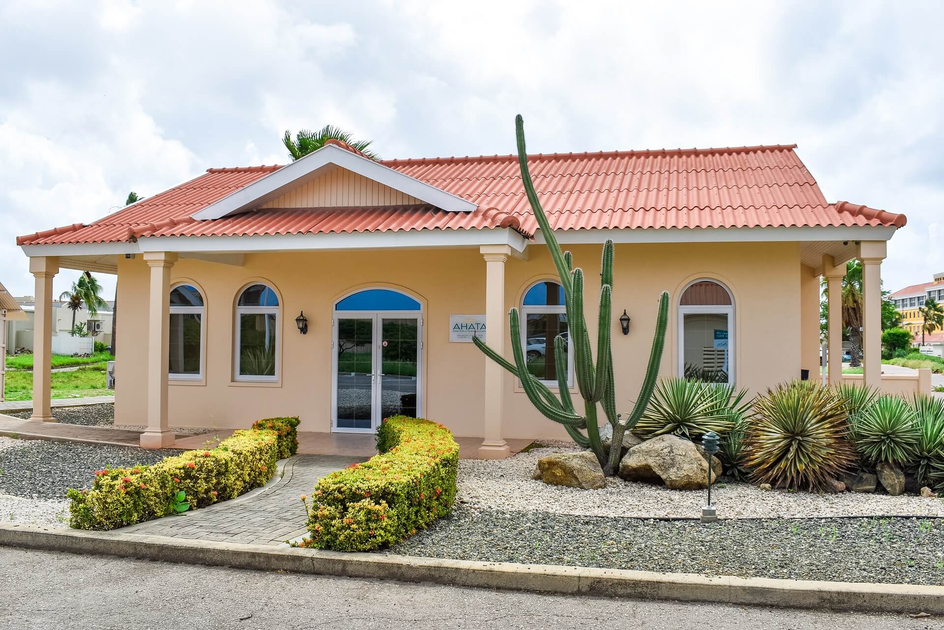 AHATA representatives discussing tourism development in Aruba